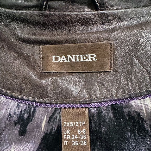 Danier Brown Leather Jacket with Zipper Closure (XXS) - Picture 6 of 10